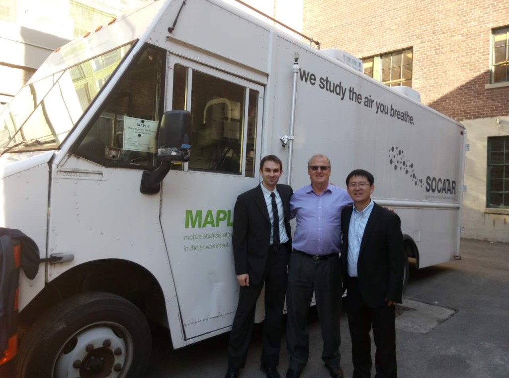 Prof. Greg Evans provides a tour of U of T's SOCAAR lab van (left to right, Dr. Eric Morris (AUG), Prof. Greg Evans (UofT), Prof. Maosheng Yao (Peking)).